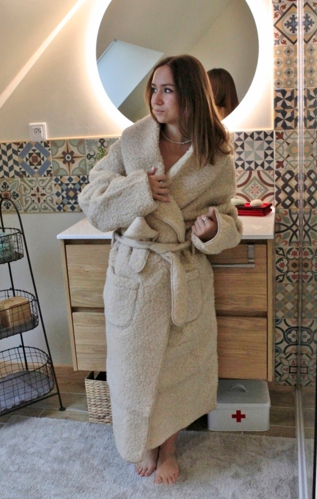 Robe de chambre en laine beige doux — Vent d'Ailleurs